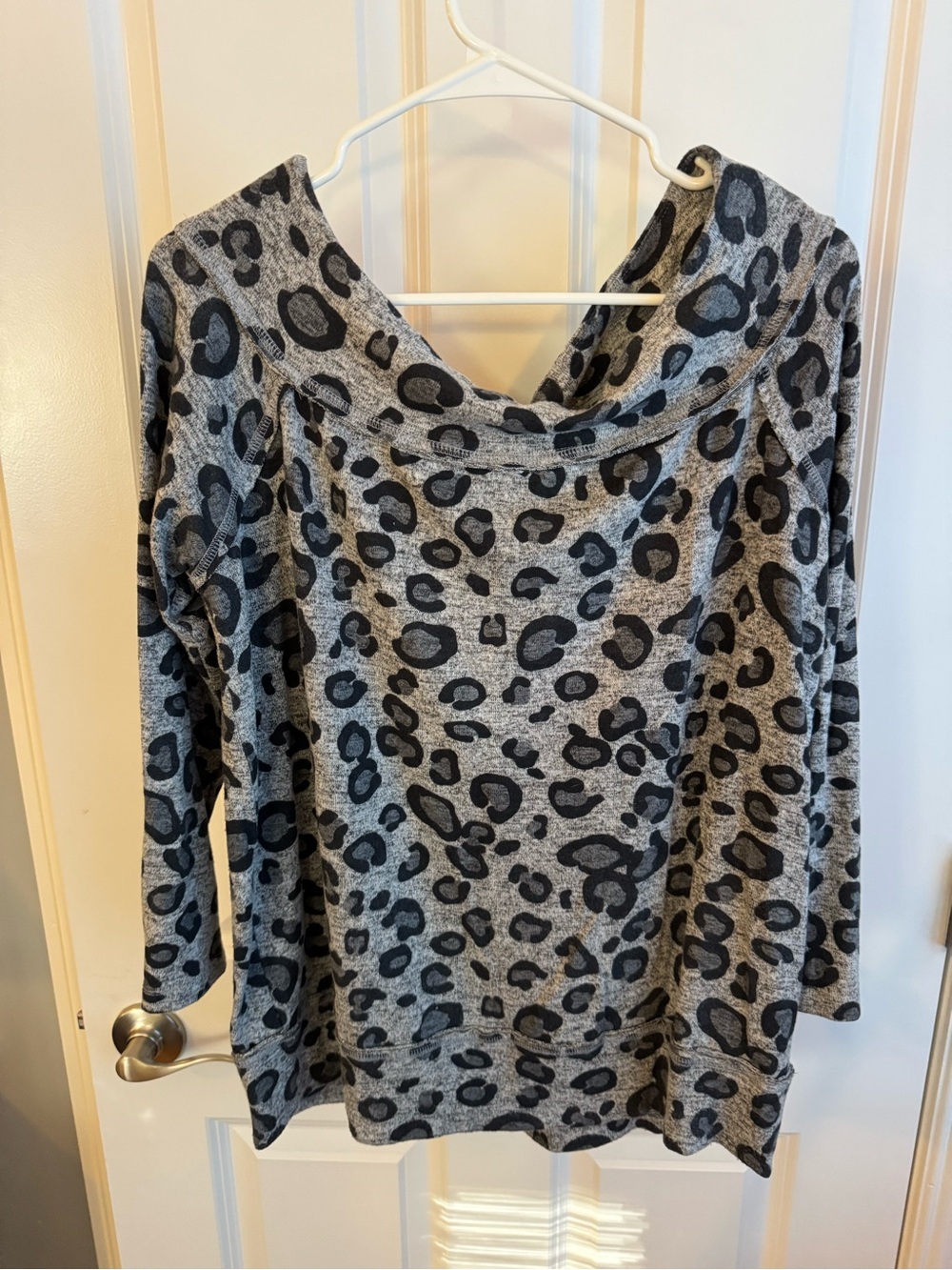 Gibson Gray & Black Leopard Print Off-Shoulder Sweatshirt